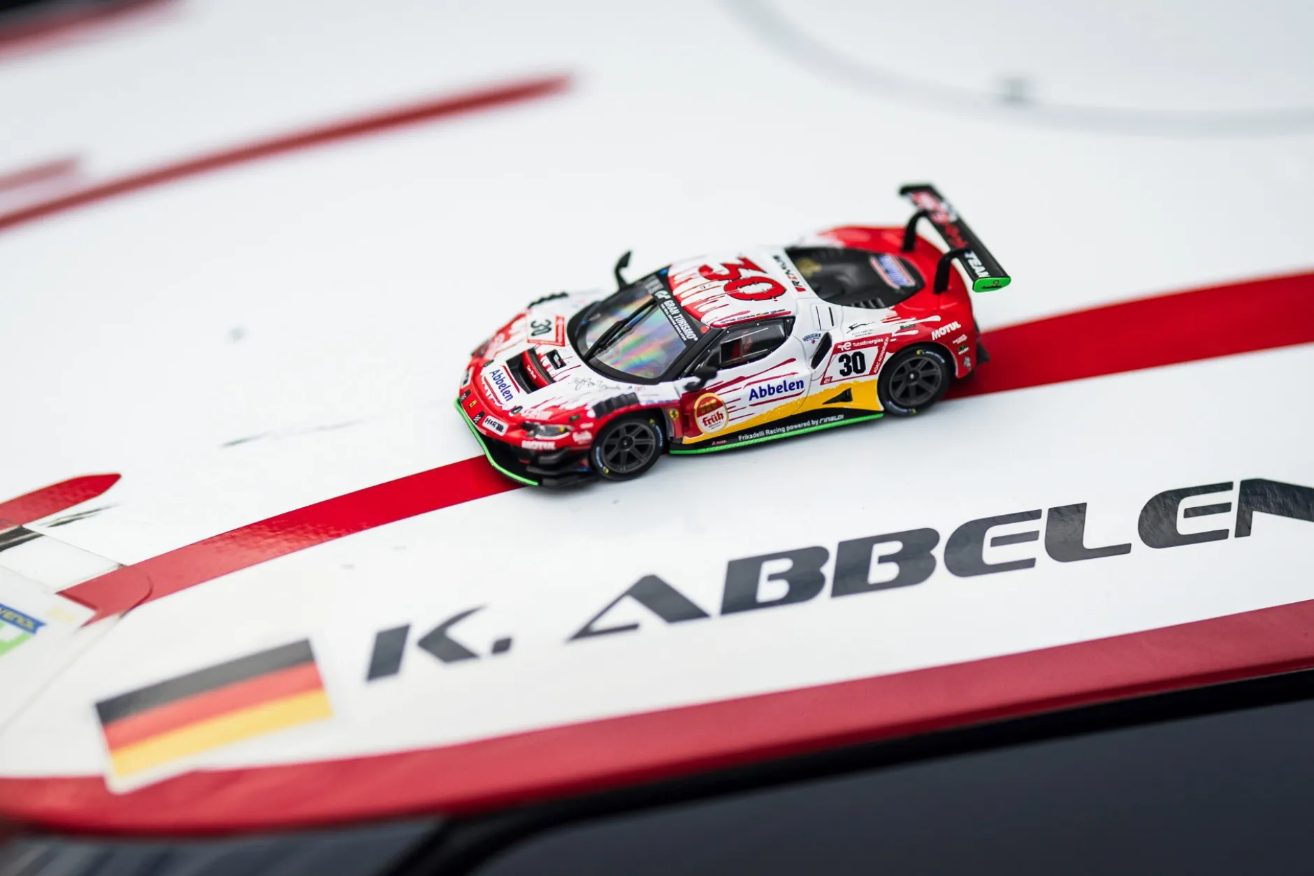 Ferrari 296 GT3 #30 Sieger 24h Nürburgring 2023 Frikadelli Racing Team 1:43 Bburago