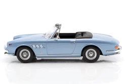 Ferrari 275 GTS Pininfarina Spyder mit Speichenfelgen 1964 hellblau metallic 1:18 KK-Scale