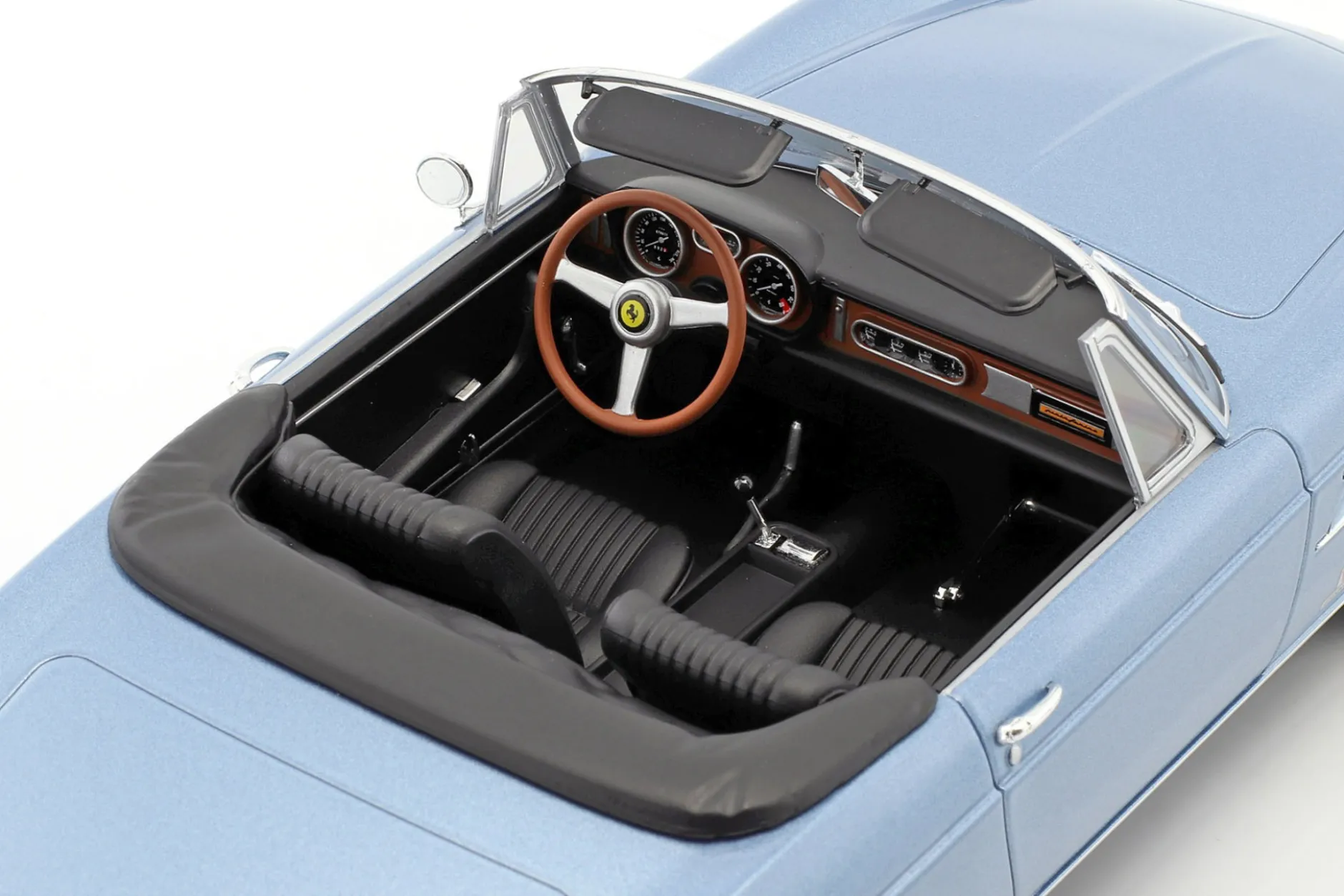 Ferrari 275 GTS Pininfarina Spyder mit Speichenfelgen 1964 hellblau metallic 1:18 KK-Scale