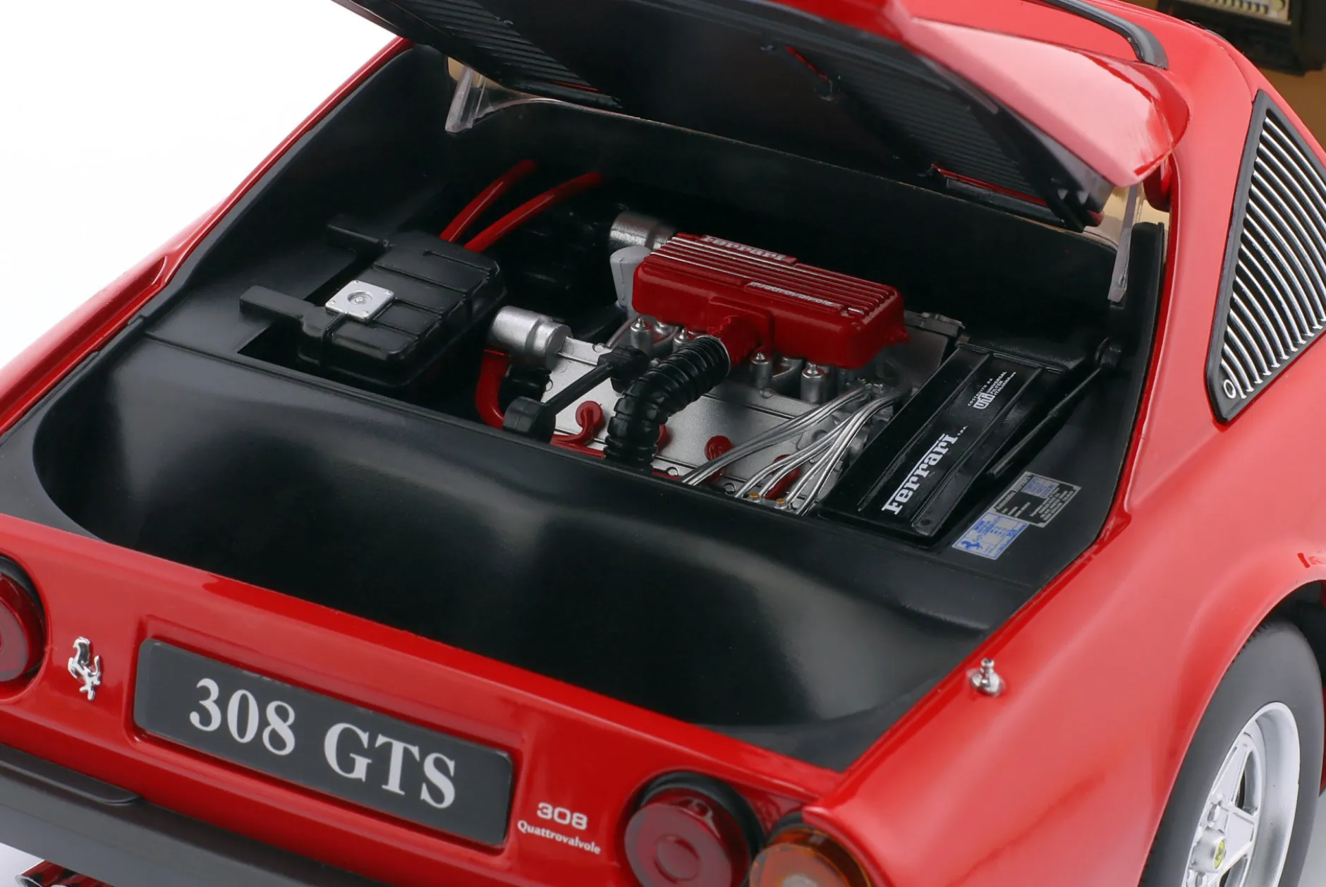 Ferrari 308 GTS QV Europa-Version 1982 rot 1:12 KK-Scale