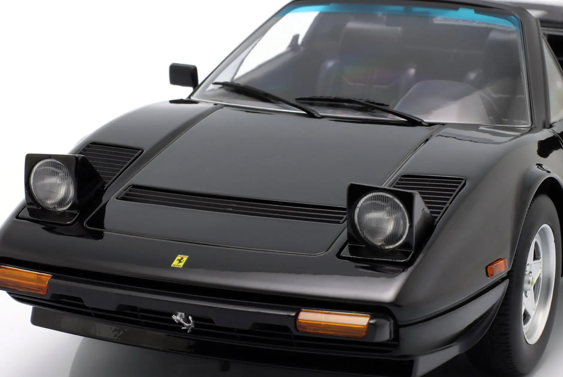 Ferrari 308 GTS QV US-Version 1982 (Film: Against All Odds) schwarz 1:12 KK-Scale