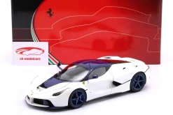 Ferrari LaFerrari Baujahr 2012 weiß / blau 1:18 BBR