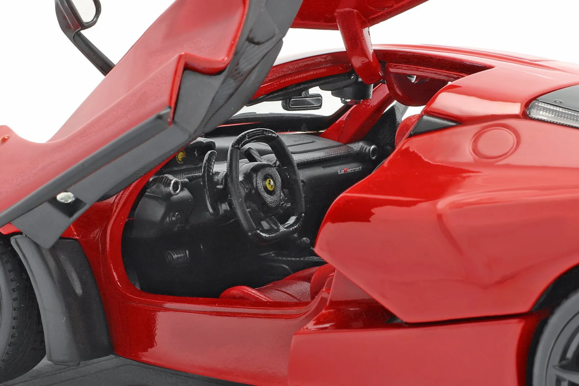 Ferrari LaFerrari rot 1:18 Bburago