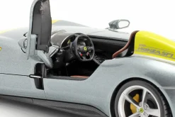 Ferrari Monza SP1 Baujahr 2019 grau metallic / gelb 1:24 Bburago