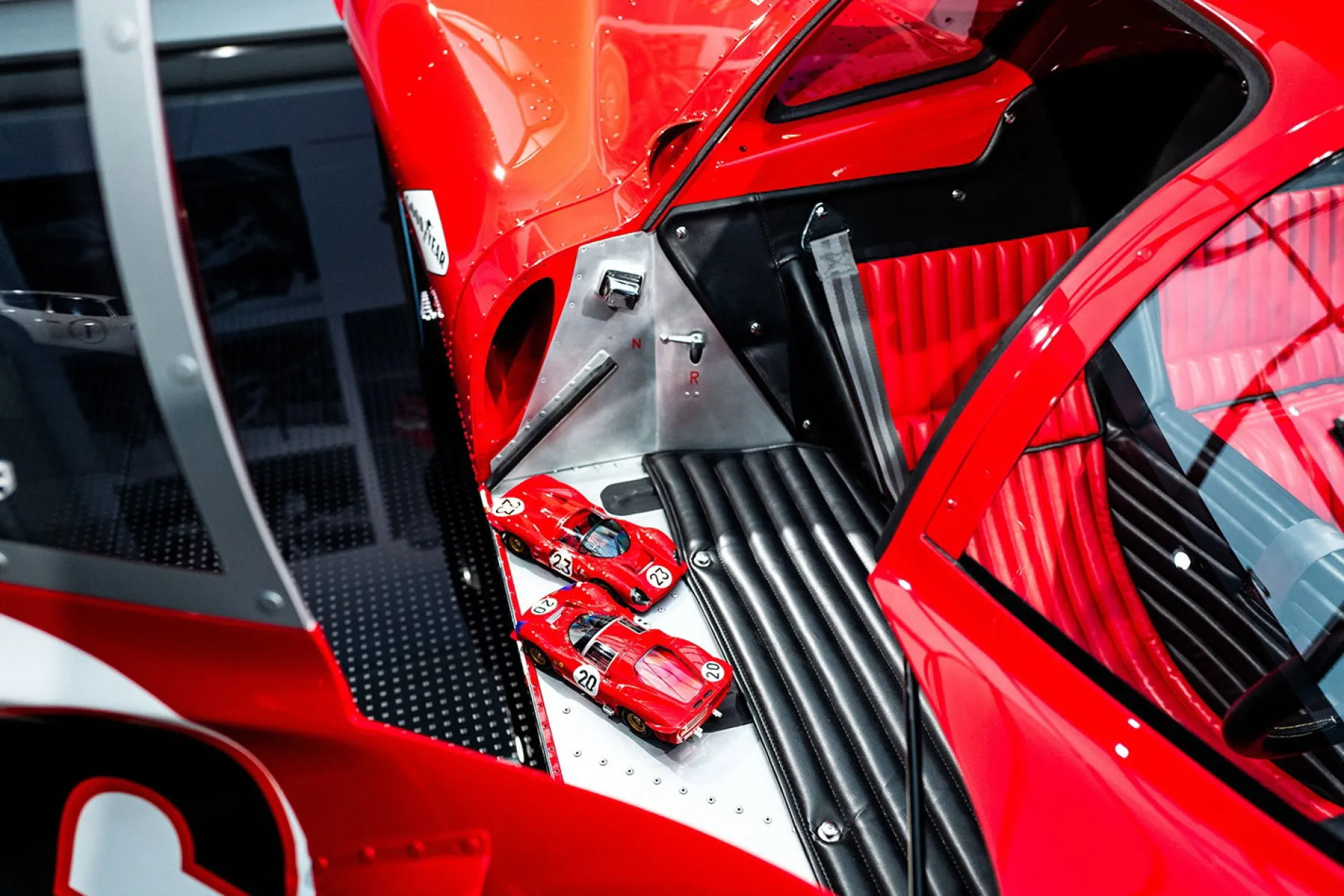 Ferrari 330 P3 Coupé #20 24h LeMans 1966 Scarfiotti, Parkes 1:18 WERK83