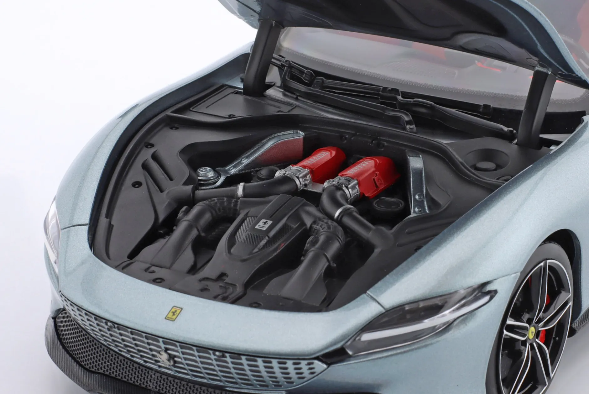 Ferrari Roma Baujahr 2019 titangrau metallic 1:18 Polistil