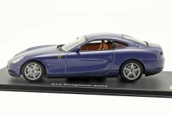 Ferrari 612 Scaglietti Baujahr 2004 mit Vitrine blau 1:43 Altaya