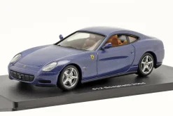Ferrari 612 Scaglietti Baujahr 2004 mit Vitrine blau 1:43 Altaya