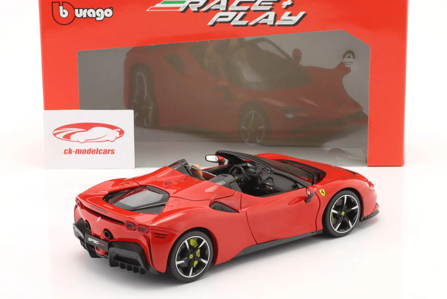 Ferrari SF90 Spider Baujahr 2021 rot 1:18 Bburago