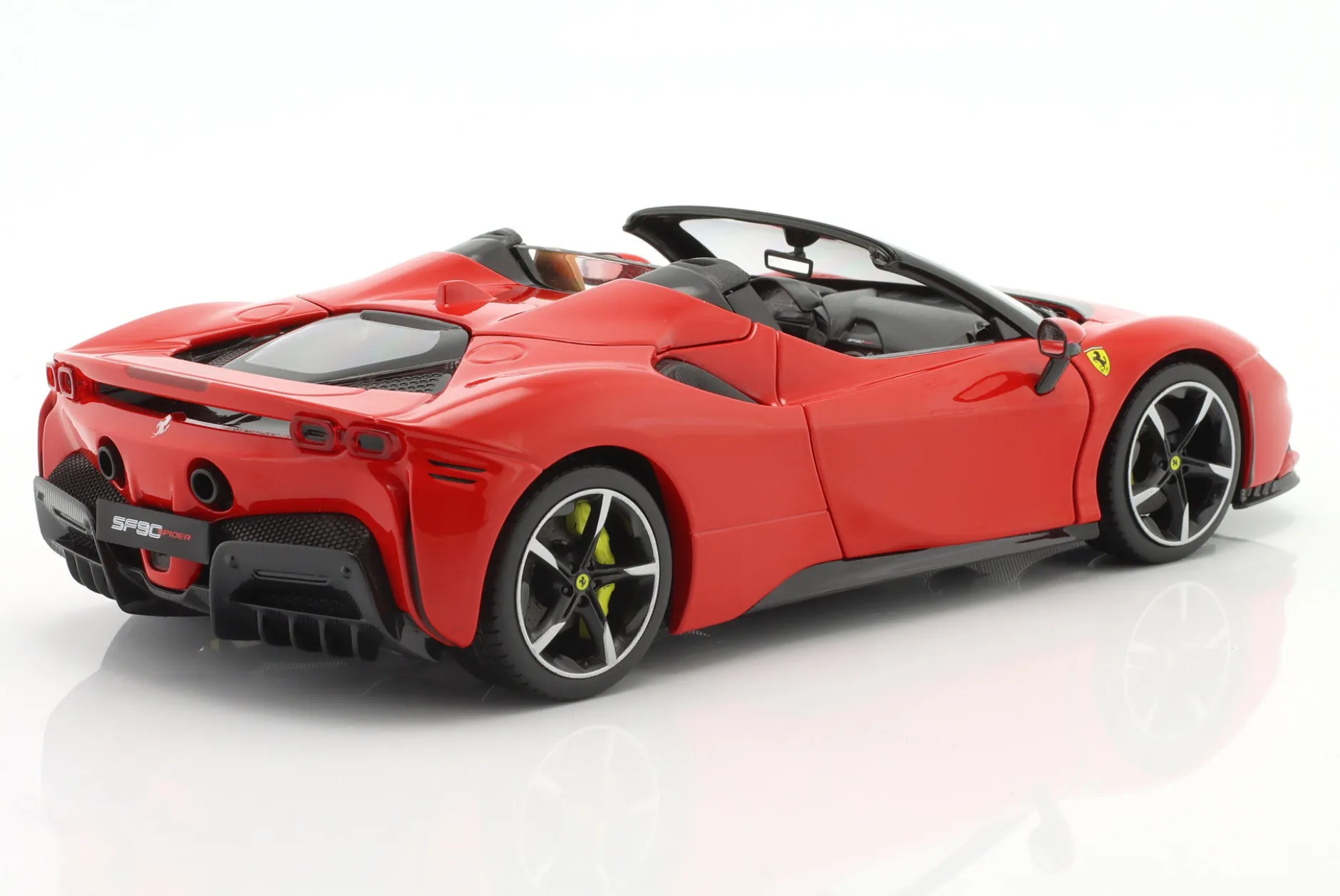 Ferrari SF90 Spider Baujahr 2021 rot 1:18 Bburago