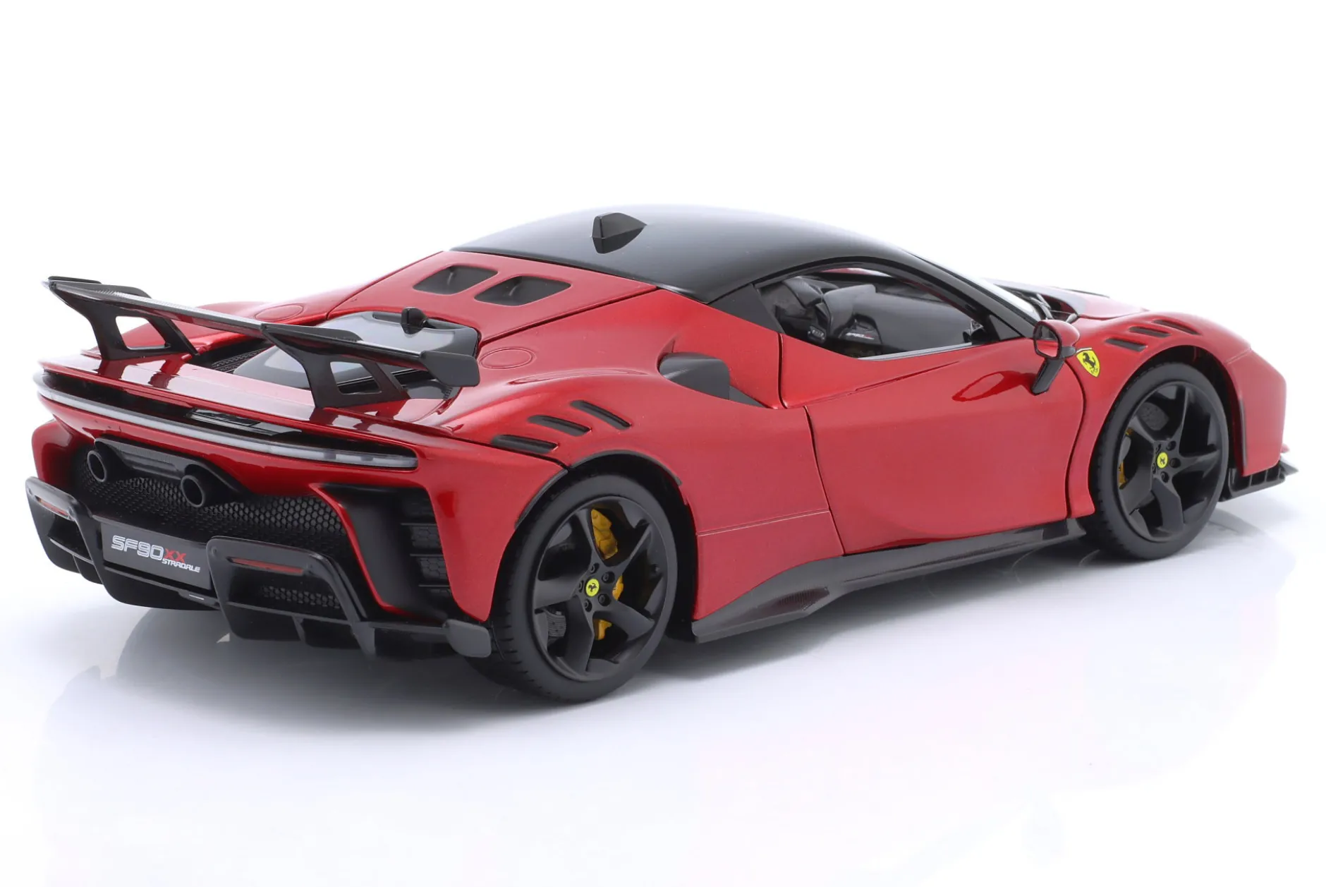 Ferrari SF90 XX Stradale Baujahr 2024 rot metallic 1:18 Bburago