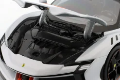 Ferrari SF90 XX Stradale Baujahr 2024 weiß metallic 1:18 Bburago