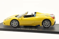 Ferrari 458 Speciale A Baujahr 2013 mit Vitrine gelb 1:43 Altaya