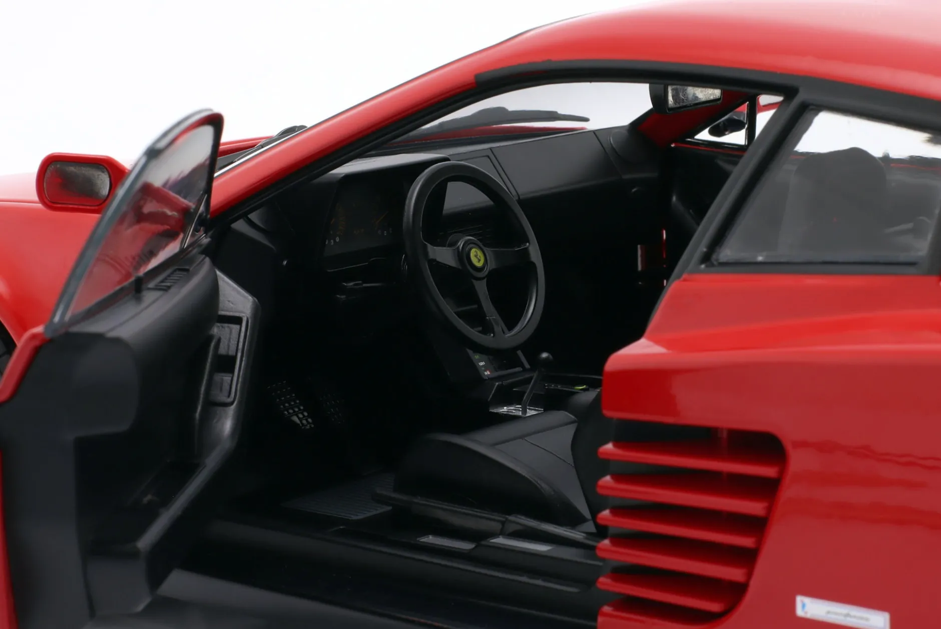 Ferrari Testarossa Baujahr 1986 rot 1:12 KK-Scale