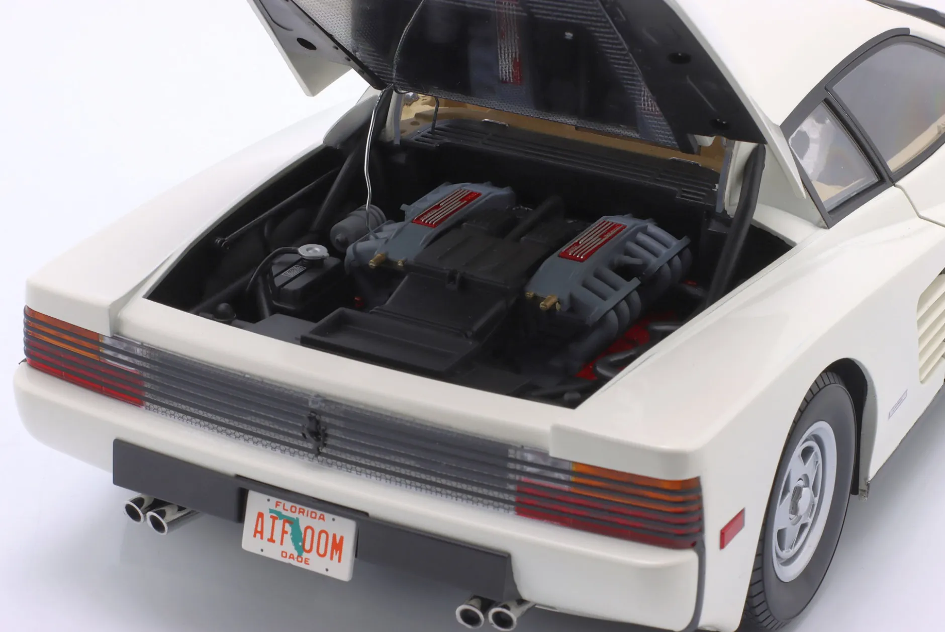 Ferrari Testarossa Monospeccio US-Version Baujahr 1984 weiß 1:12 KK-Scale