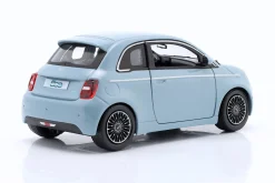 Fiat 500e Baujahr 2023 hellblau 1:24 Bburago