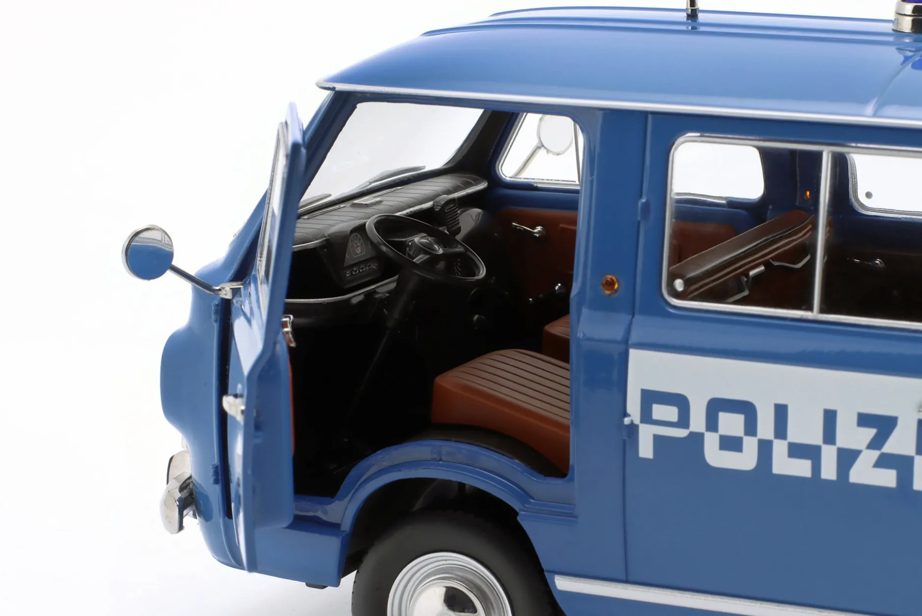 Fiat 850 Familiare Polizia Baujahr 1970 hellblau 1:18 Mitica