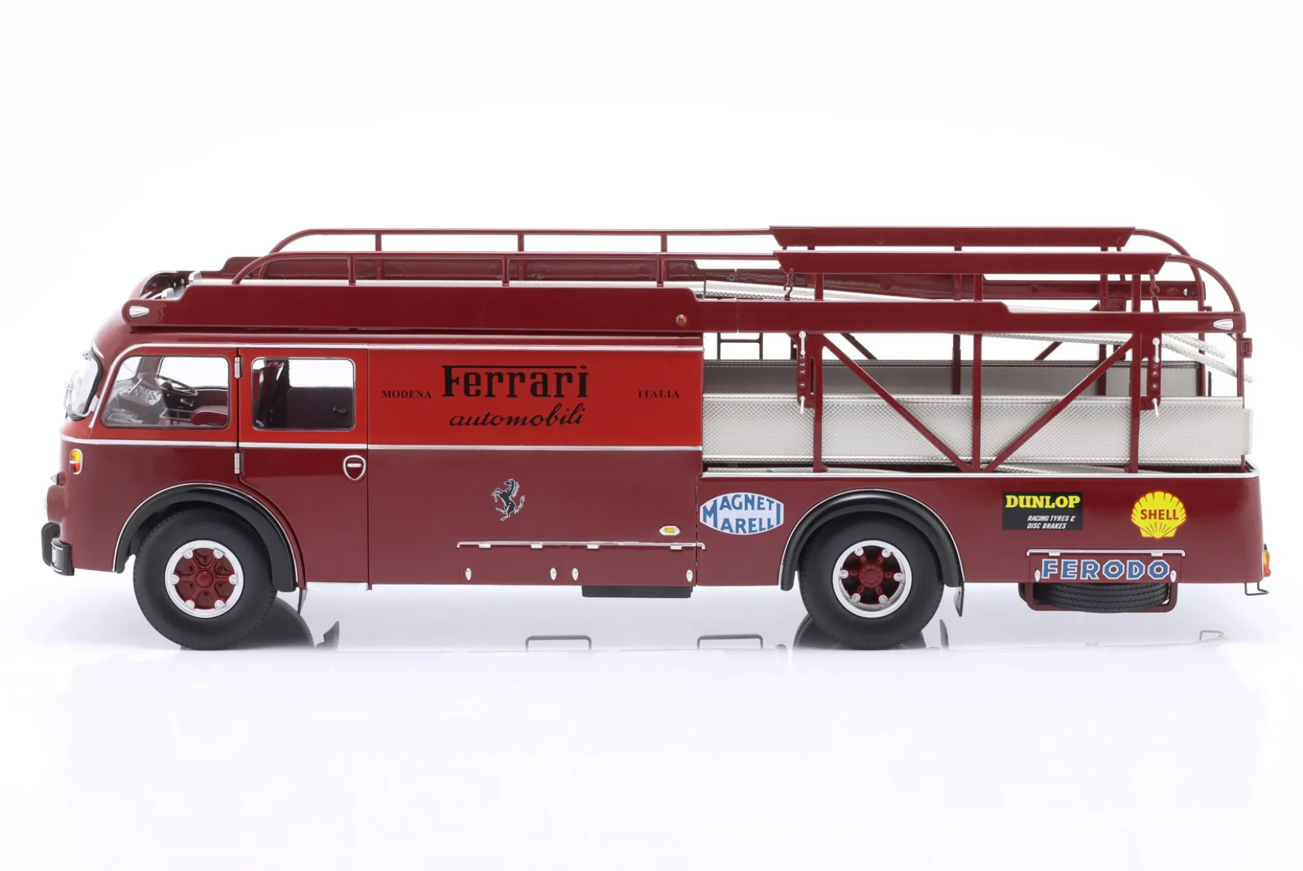 Fiat 642 RN2 Bartoletti Ferrari Renntransporter dunkelrot 1:18 CMR