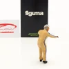 Figur Rennfahrer Hans Herrmann stützt sich ab 1:18 FigurenManufaktur