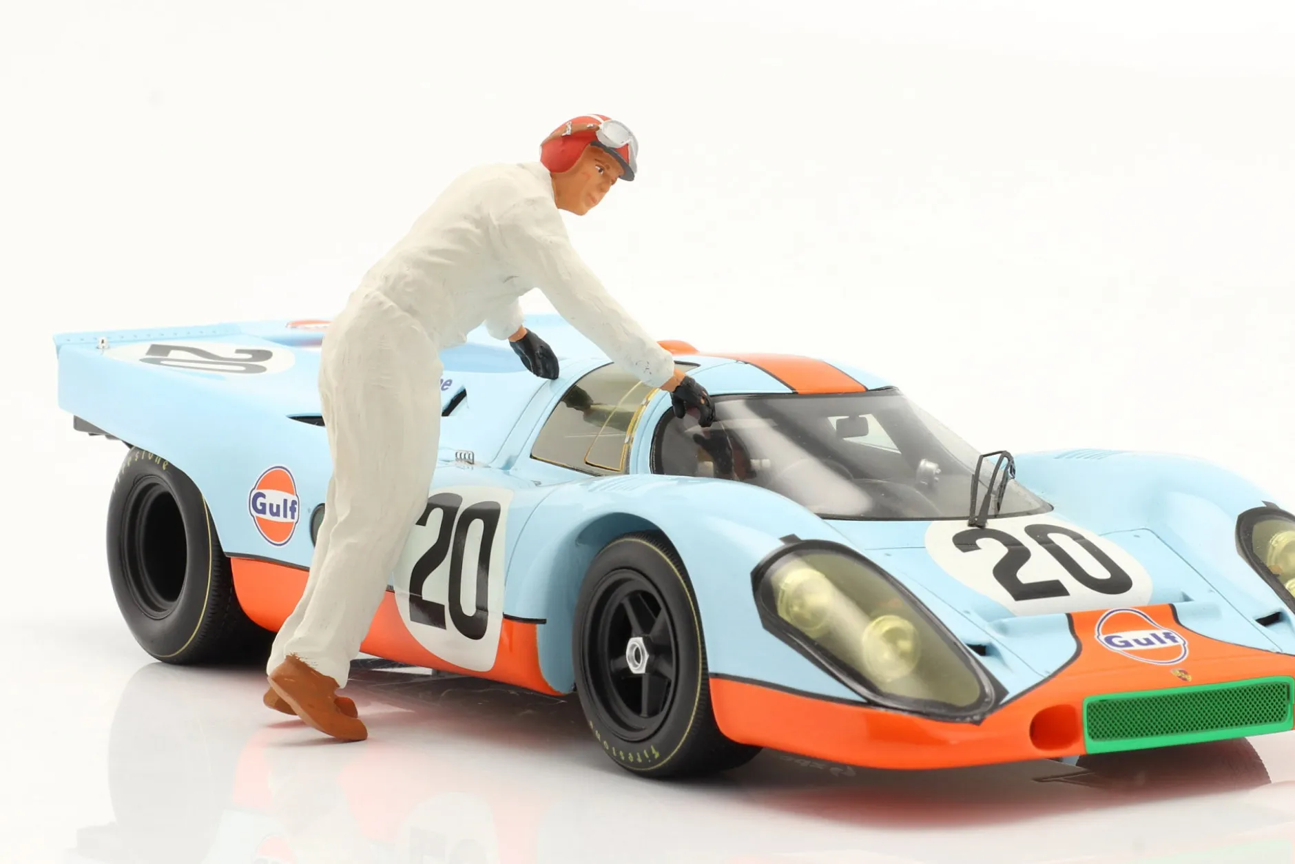 Figur Rennfahrer Jo Siffert stützt sich ab 1:18 FigurenManufaktur