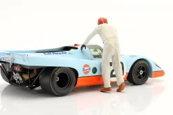 Figur Rennfahrer Jo Siffert stützt sich ab 1:18 FigurenManufaktur