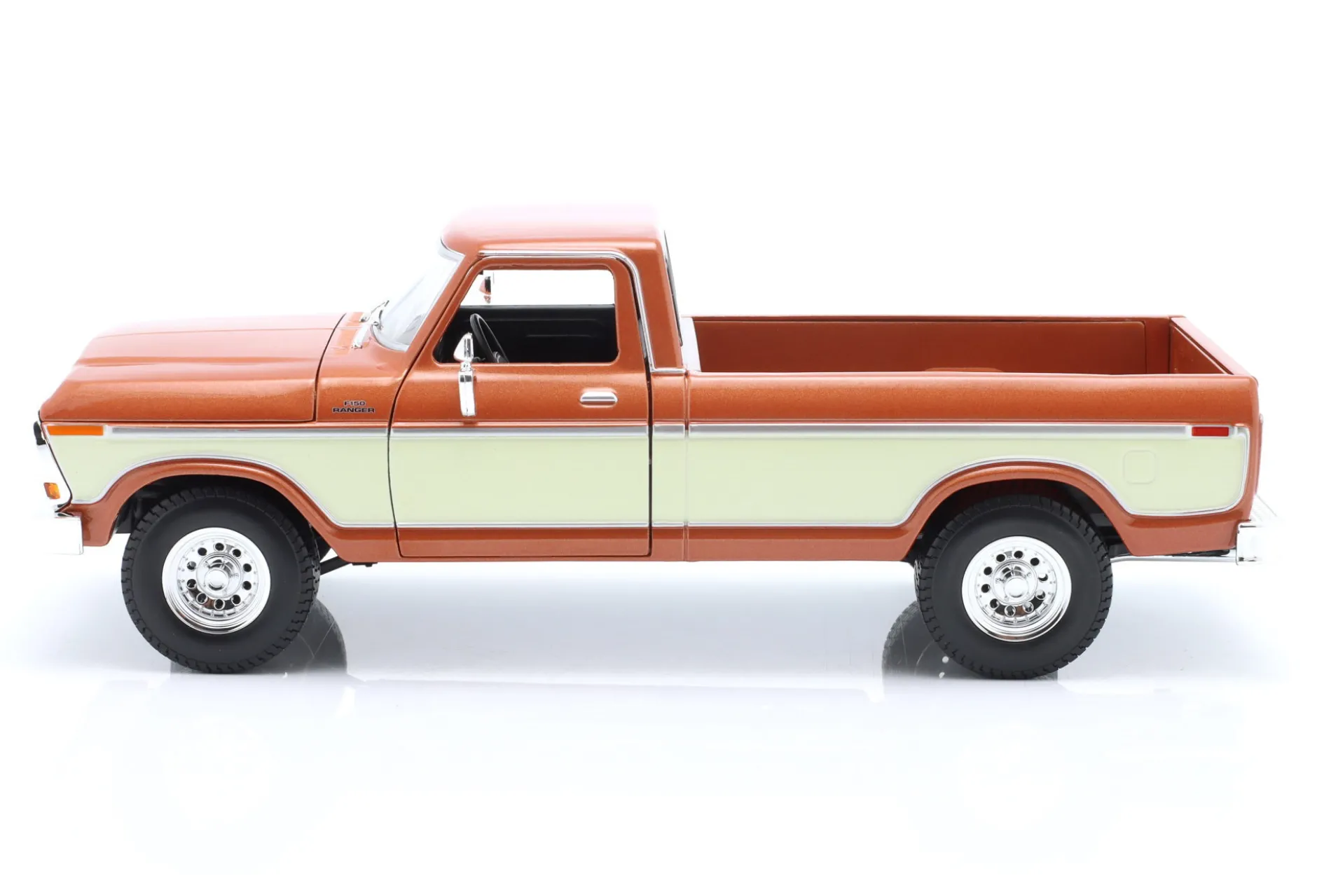 Ford F150 Pick-Up Baujahr 1979 braun metallic / creme weiß 1:18 Maisto