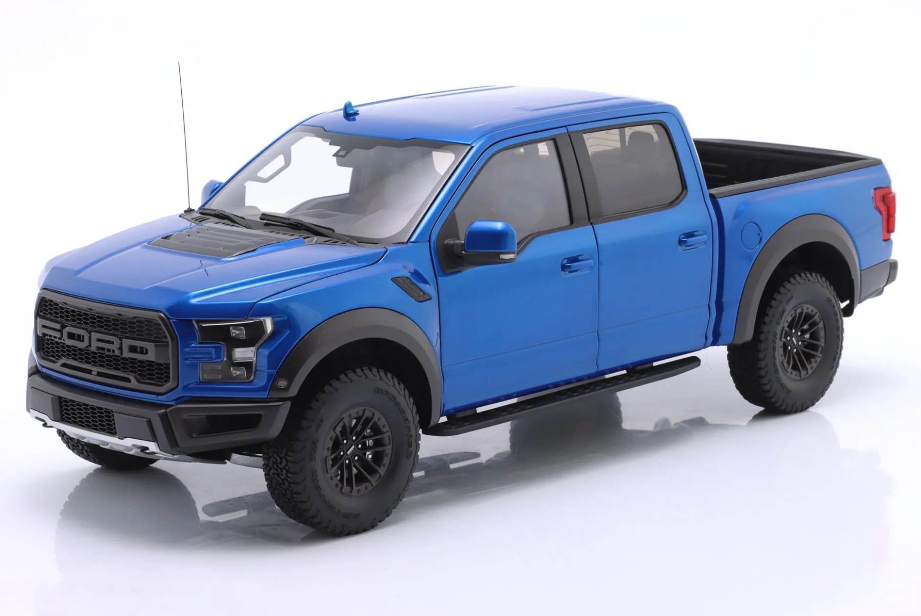 Ford F-150 Raptor Supercrew Pick-Up Baujahr 2019 blau metallic 1:18 AUTOart