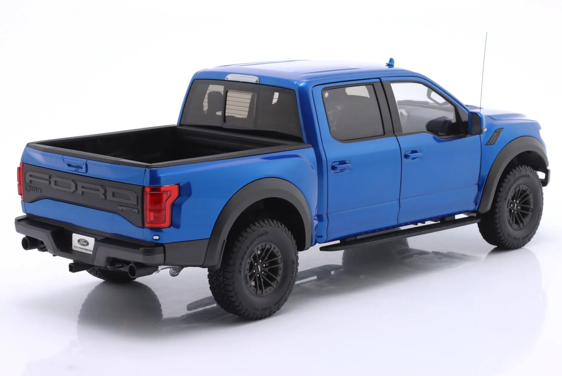 Ford F-150 Raptor Supercrew Pick-Up Baujahr 2019 blau metallic 1:18 AUTOart