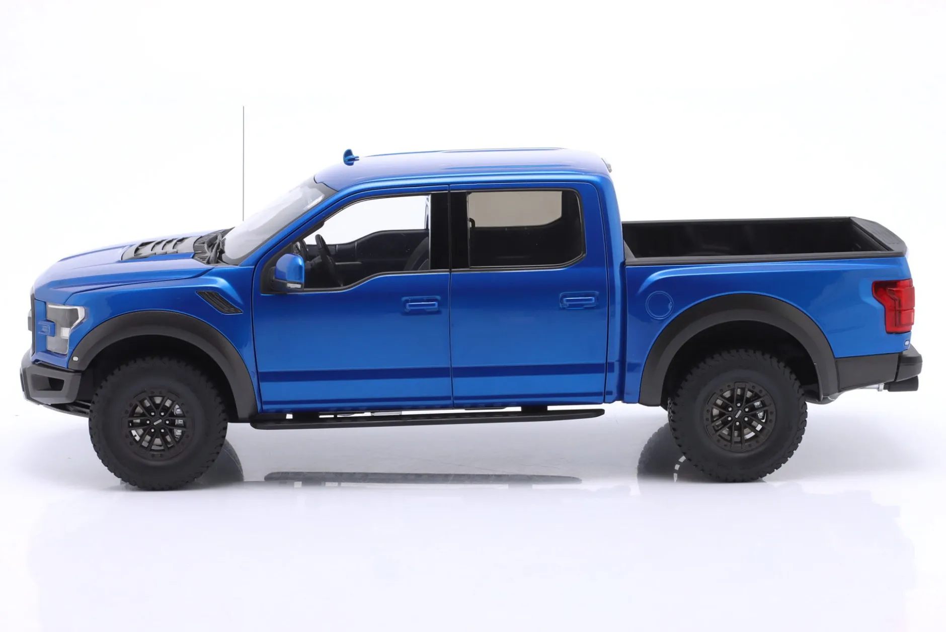 Ford F-150 Raptor Supercrew Pick-Up Baujahr 2019 blau metallic 1:18 AUTOart