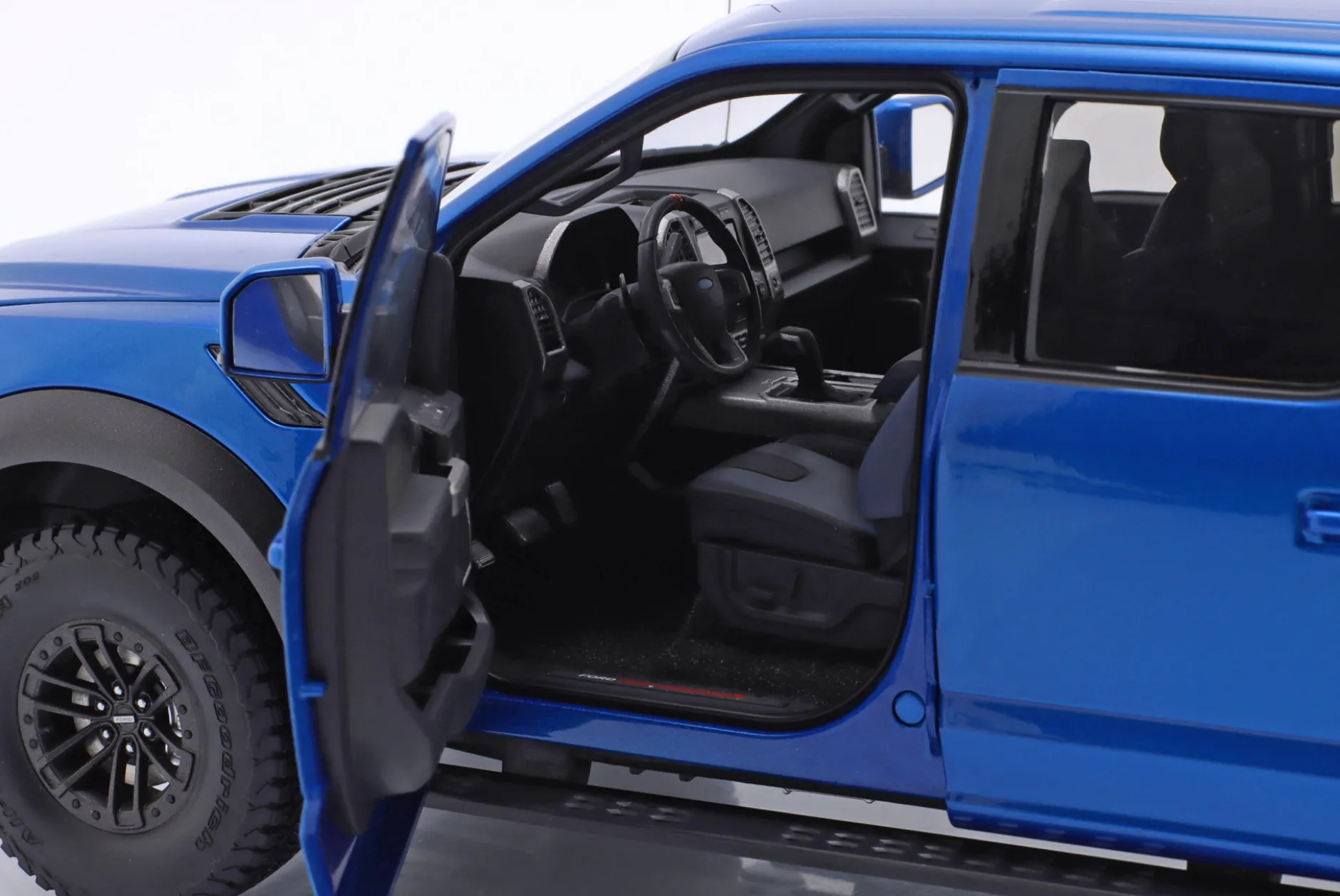 Ford F-150 Raptor Supercrew Pick-Up Baujahr 2019 blau metallic 1:18 AUTOart
