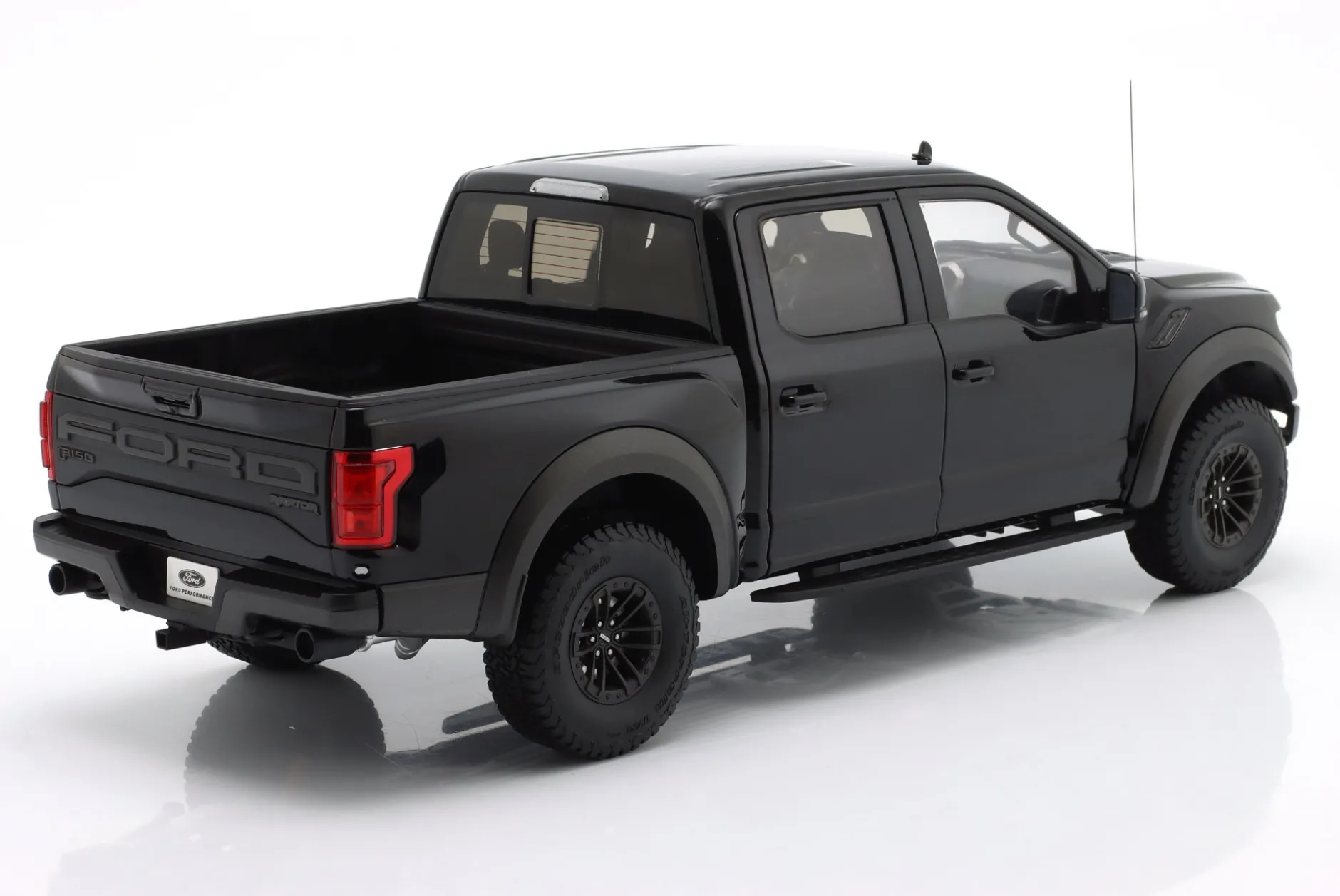 Ford F-150 Raptor Supercrew Pick-Up Baujahr 2019 achatschwarz 1:18 AUTOart