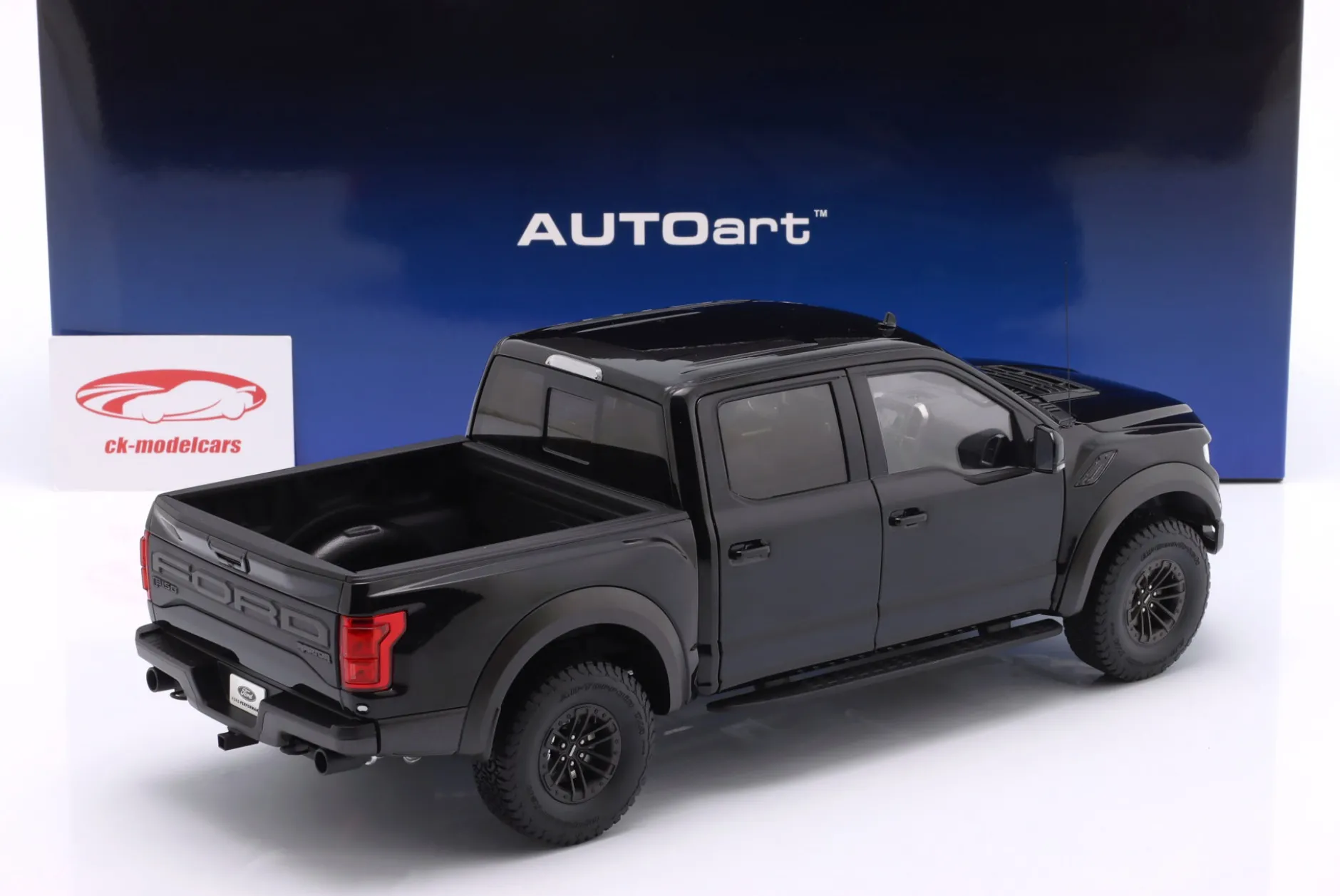 Ford F-150 Raptor Supercrew Pick-Up Baujahr 2019 achatschwarz 1:18 AUTOart