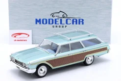 Ford LTD Country Squire Baujahr 1960 hellblau metallic / Holzoptik 1:18 ModelCar Group