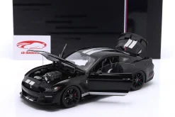Ford Mustang Shelby GT500 Baujahr 2022 schwarz 1:18 Ixo