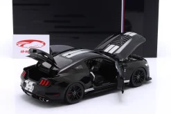 Ford Mustang Shelby GT500 Baujahr 2022 schwarz 1:18 Ixo