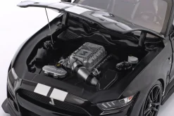 Ford Mustang Shelby GT500 Baujahr 2022 schwarz 1:18 Ixo