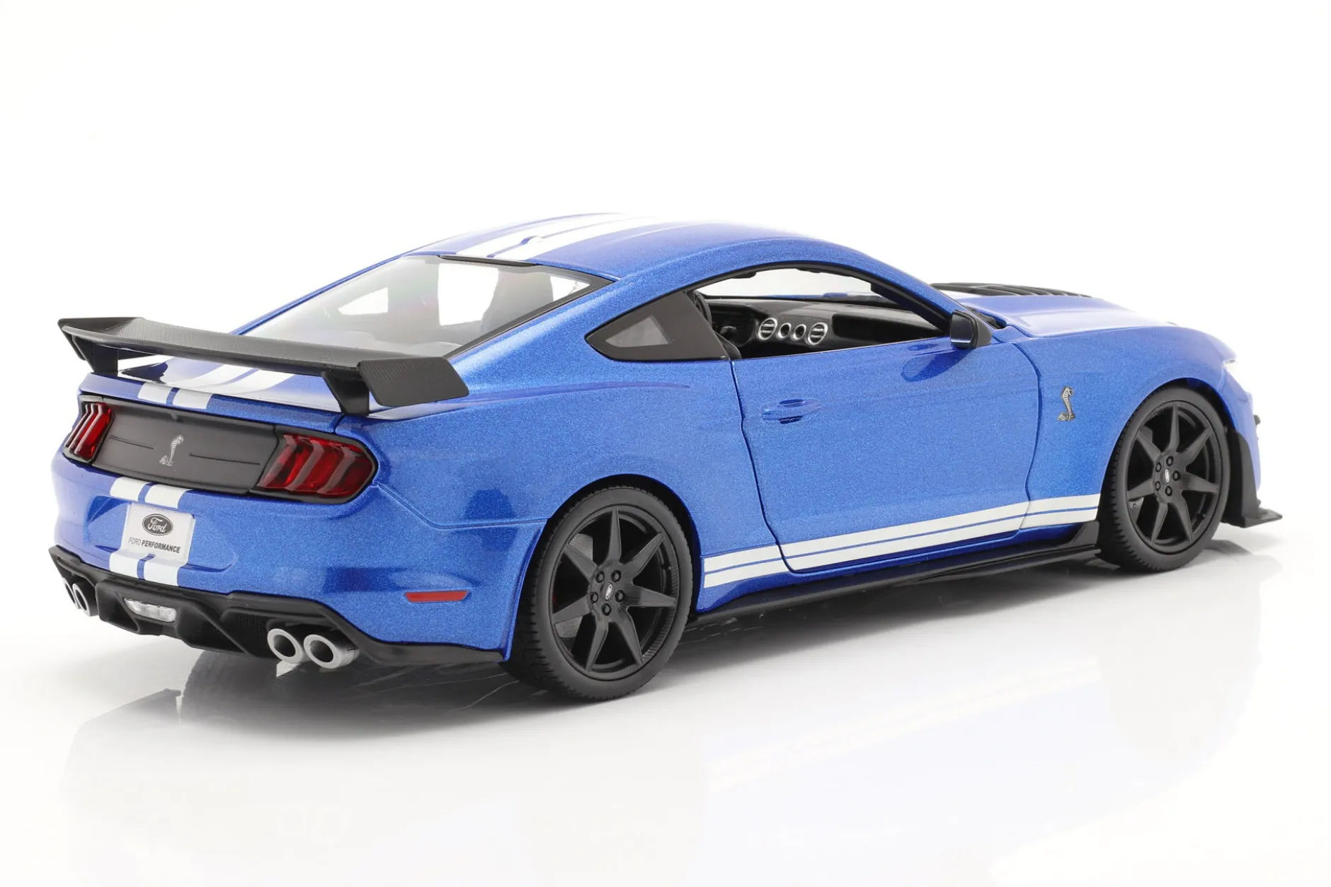 Ford Mustang Shelby GT500 Baujahr 2020 blau 1:18 Maisto