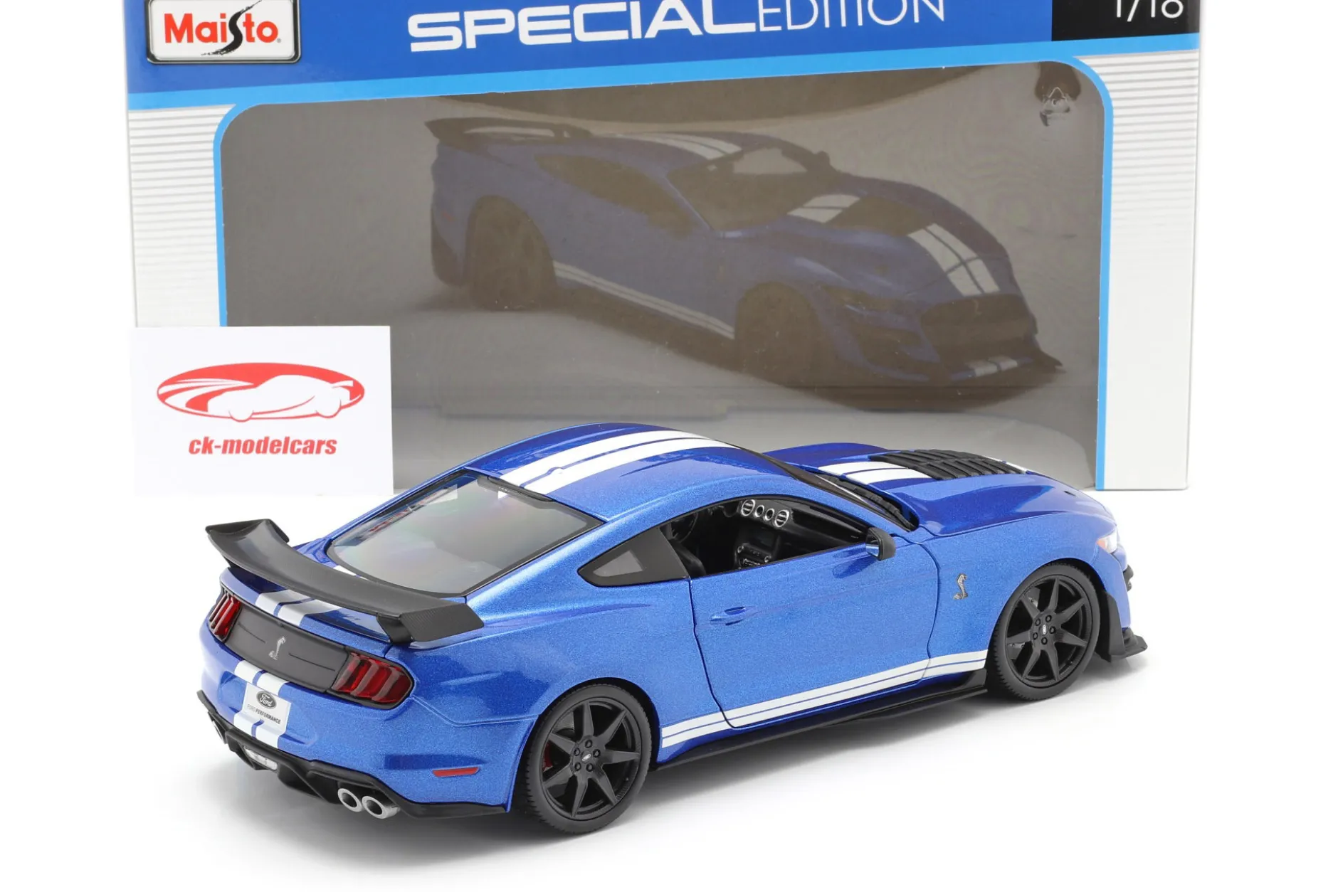 Ford Mustang Shelby GT500 Baujahr 2020 blau 1:18 Maisto