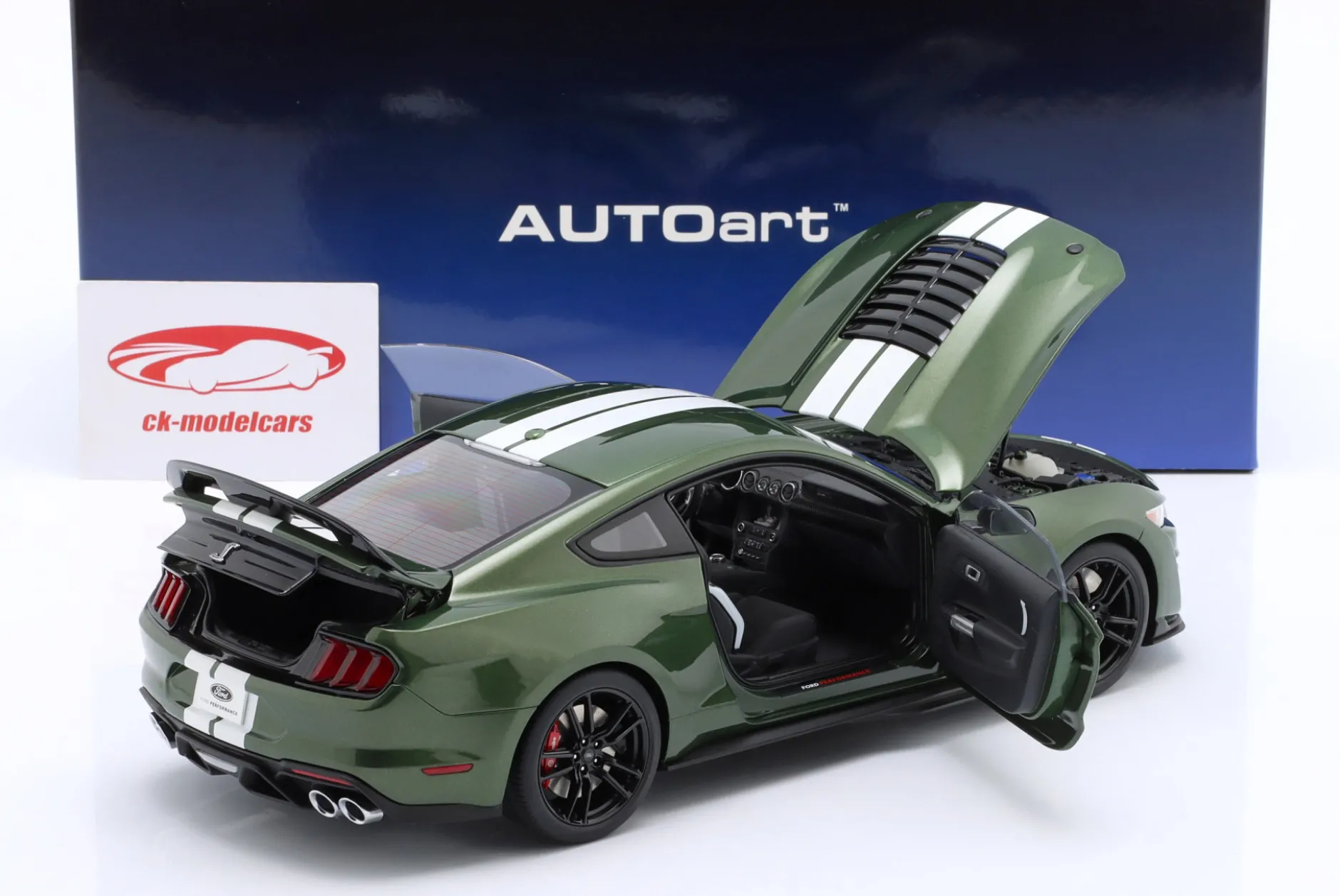 Ford Mustang Shelby GT500 dunkelgrün / weiß 1:18 AUTOart