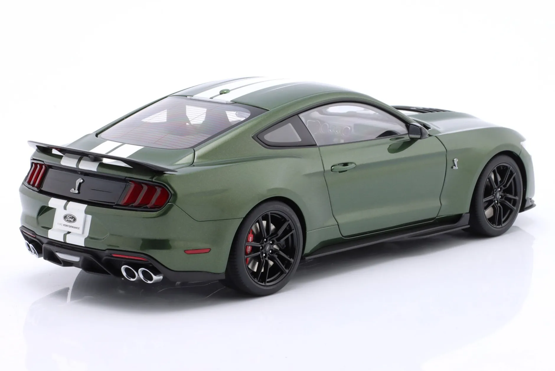 Ford Mustang Shelby GT500 dunkelgrün / weiß 1:18 AUTOart