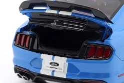 Ford Mustang Shelby GT500 grabber blau / weiße Streifen 1:18 AUTOart