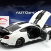 Ford Mustang Shelby GT500 weiß / schwarz 1:18 AUTOart