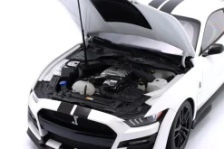 Ford Mustang Shelby GT500 weiß / schwarz 1:18 AUTOart