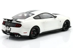 Ford Mustang Shelby GT500 weiß / schwarz 1:18 AUTOart