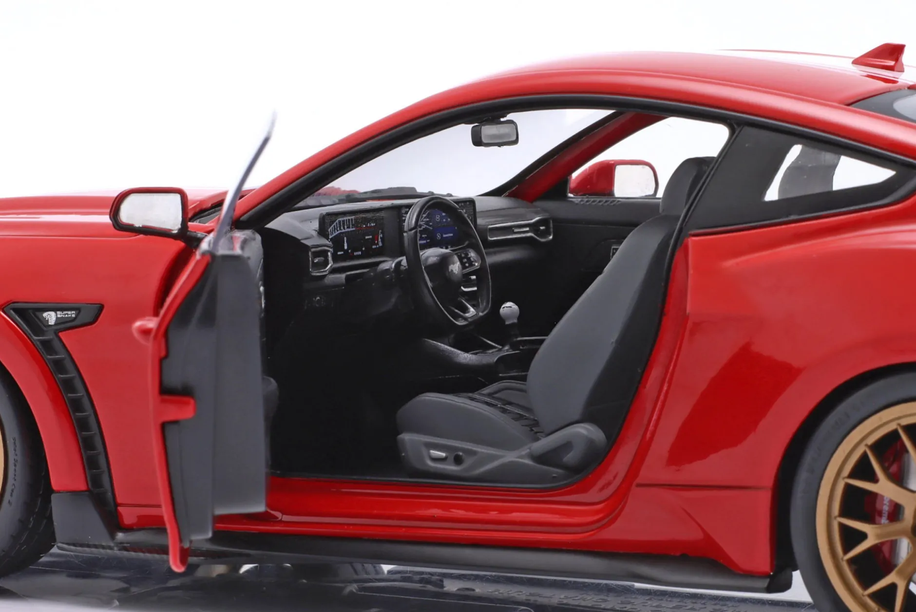 Ford Mustang Shelby Super Snake Baujahr 2024 rot 1:18 Solido