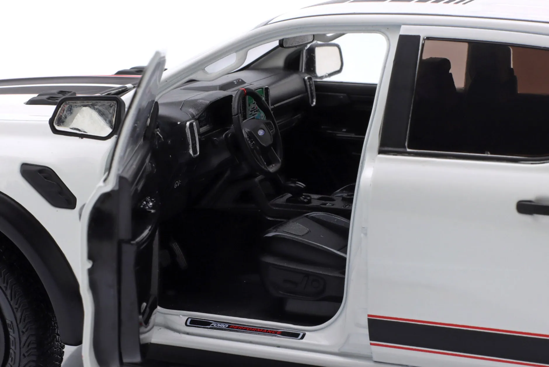 Ford Ranger Raptor Baujahr 2024 weiß 1:18 Solido