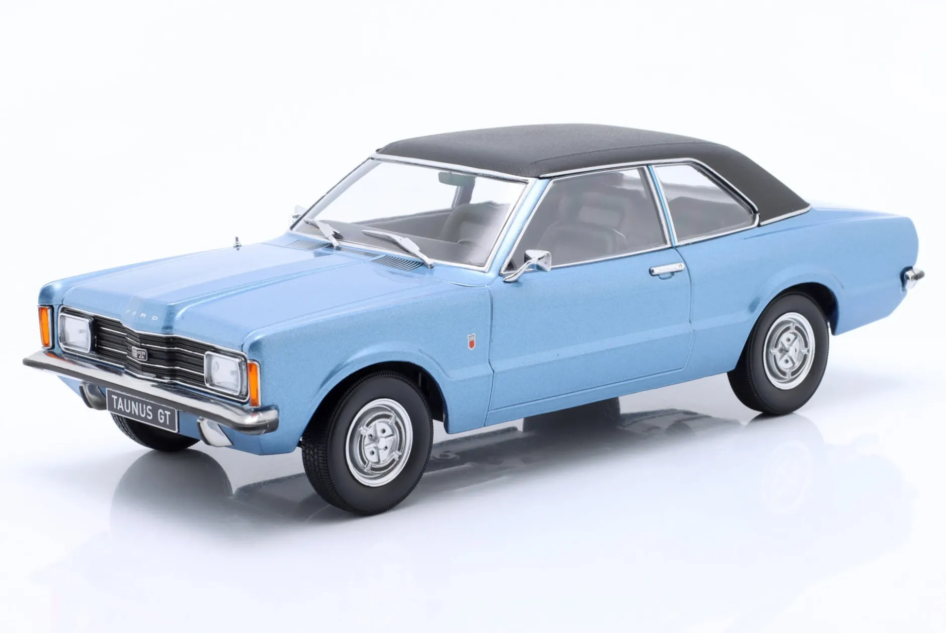 Ford Taunus GT Limousine Baujahr 1971 blau metallic / mattschwarz 1:18 KK-Scale
