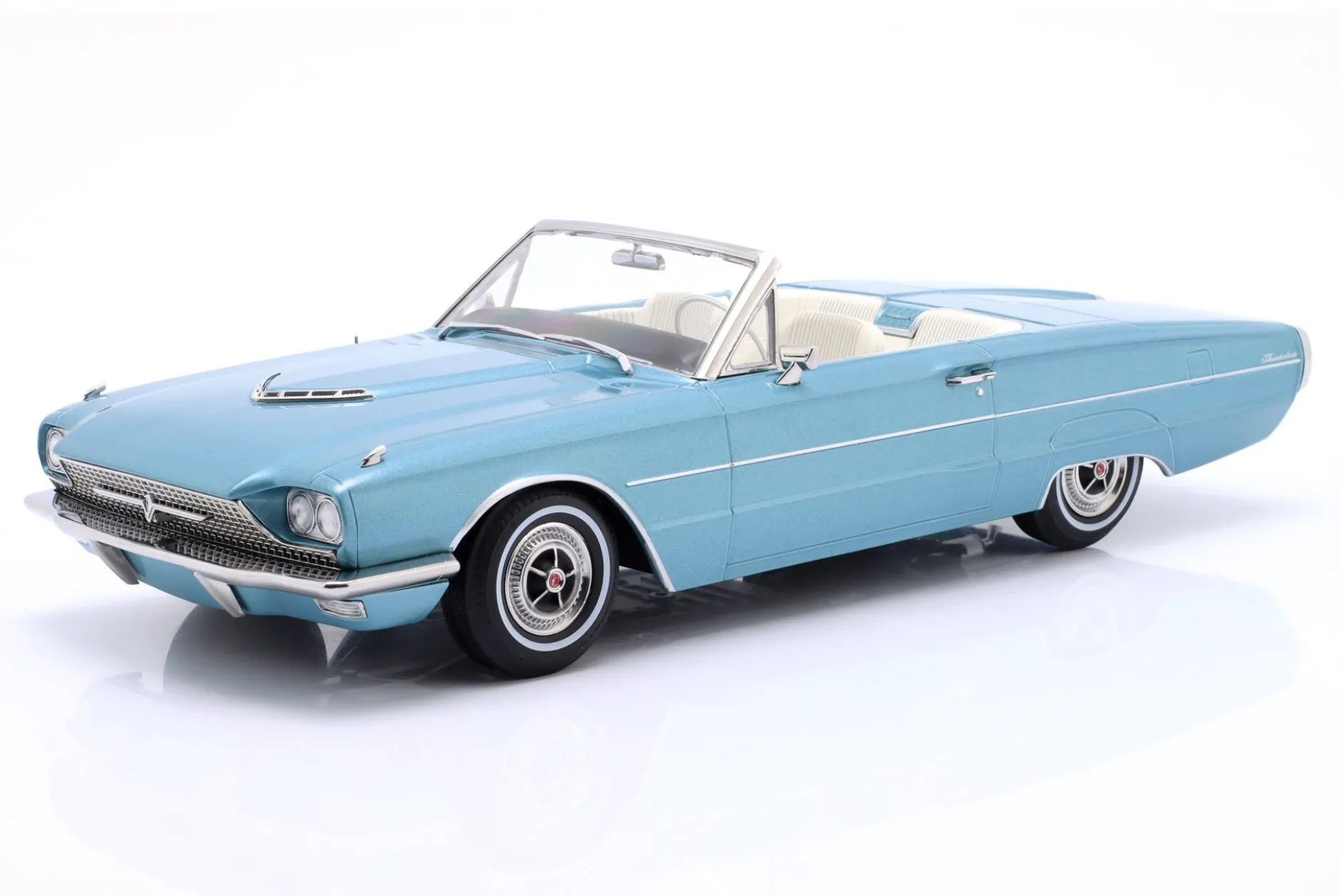 Ford Thunderbird Cabriolet Baujahr 1966 hellblau metallic 1:18 KK-Scale