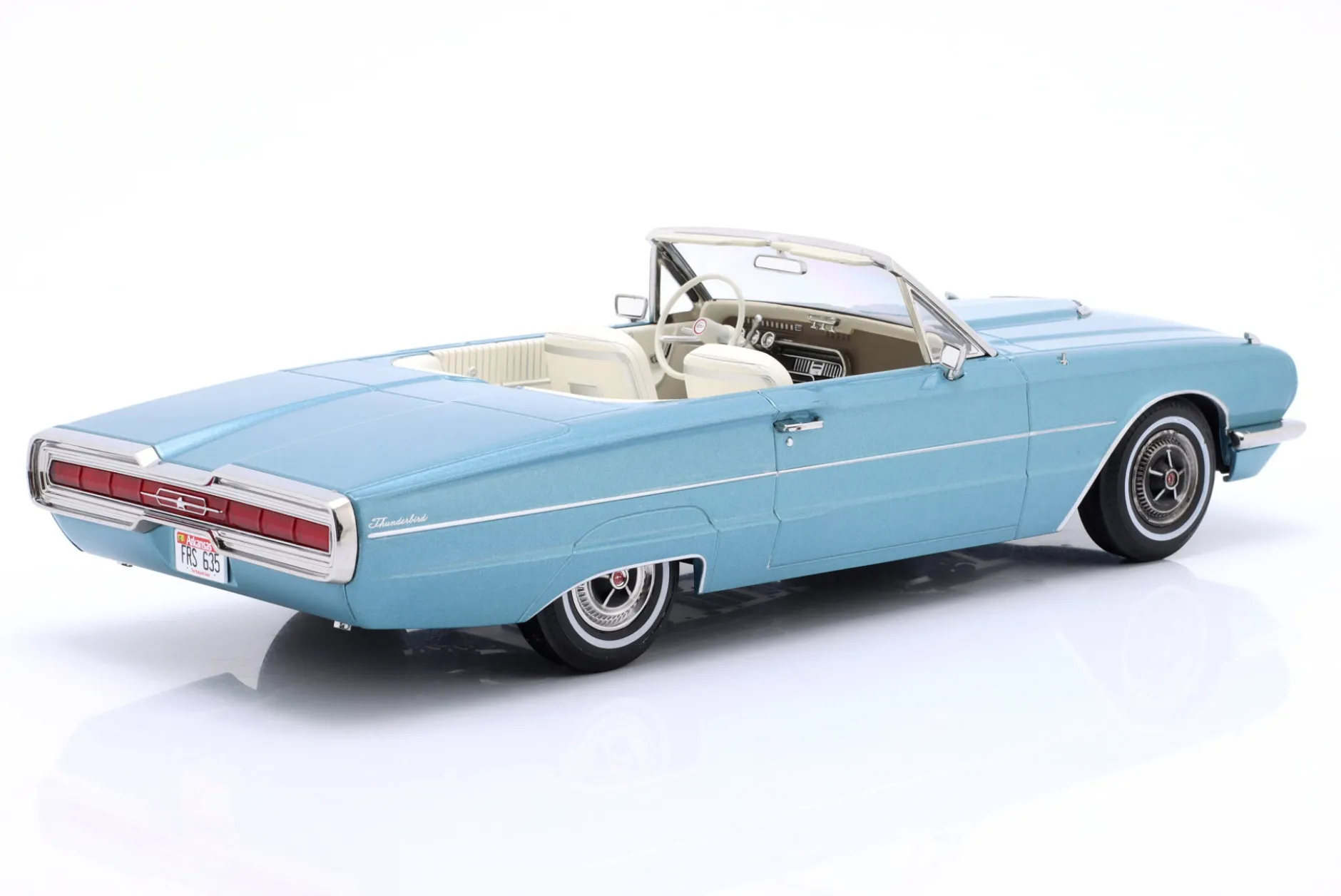 Ford Thunderbird Cabriolet Baujahr 1966 hellblau metallic 1:18 KK-Scale