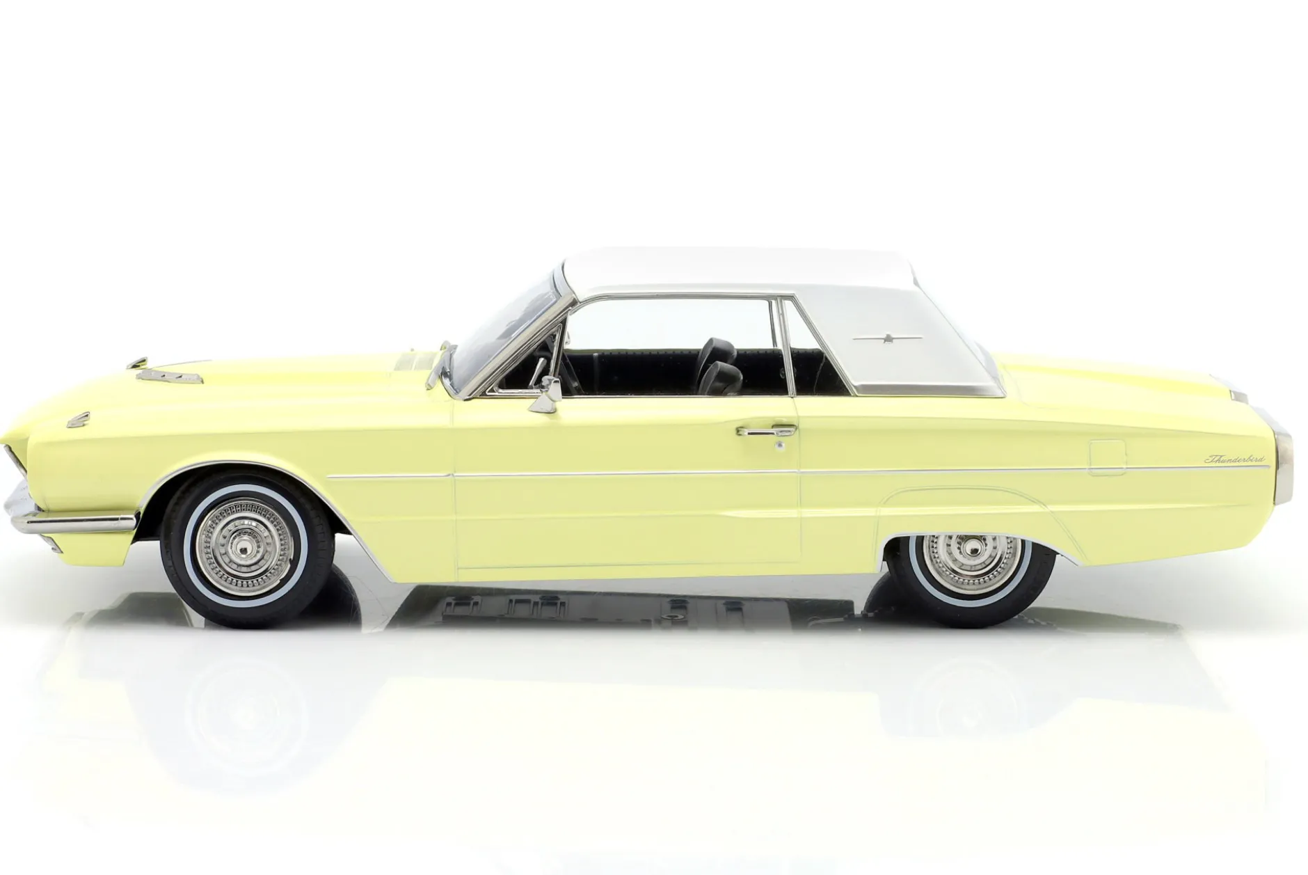 Ford Thunderbird Hardtop Coupe Baujahr 1966 hellgelb / weiß 1:18 KK-Scale